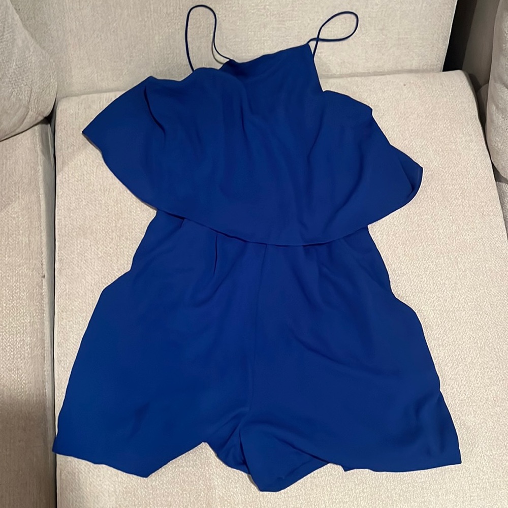 Women’s blue romper with pockets square neck sz 6 flowy versatile date wedding